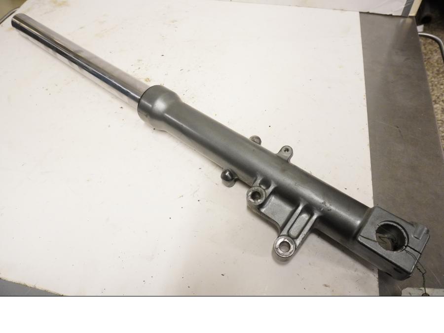 Framsidan på Gaffelben från en Kawasaki ZZR 600 -1993 motorcykel.