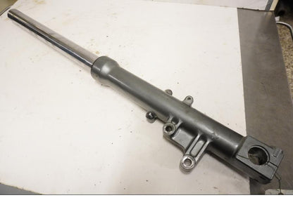 Framsidan på Gaffelben från en Kawasaki ZZR 600 -1993 motorcykel.