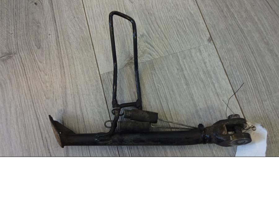 Baksidan på Sidostöd från en BMW R 1100 RT -2000 motorcykel.