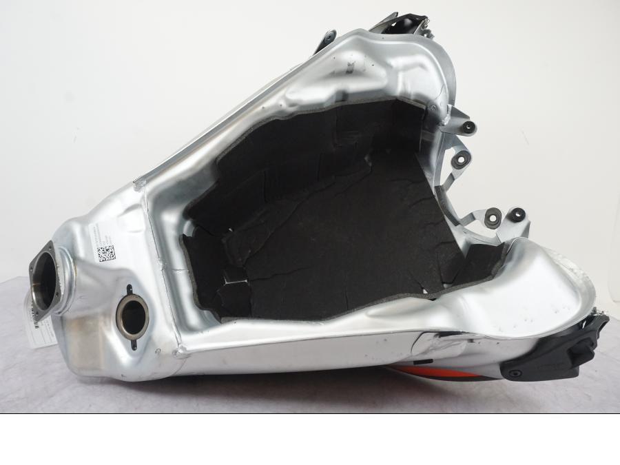 Extrabild5 på Bensintank från en KTM 1290 Super Duke R -2022 motorcykel.