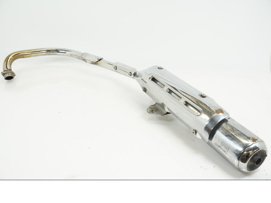 Snett uppifrån på Avgassystem från en Yamaha YBR 125 -2005 motorcykel.