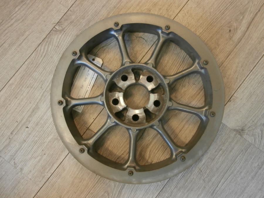 Baksidan på Remdrev från en Yamaha XV 1600 -2002 motorcykel.