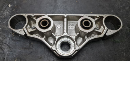 Baksidan på Gaffelkrona från en Yamaha XVS 650 -1997 motorcykel.