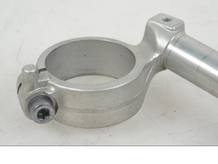 Vänster sida på Styre från en Suzuki GSX-R 1000 -2007 motorcykel.