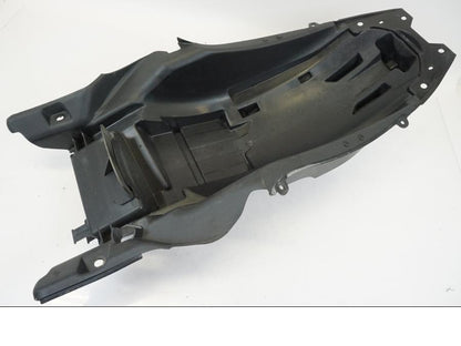 Extrabild5 på Undertail från en Suzuki GSX 1300 R -2017 motorcykel.