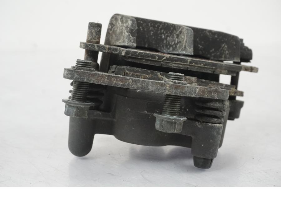 Snett uppifrån på Bromsok från en Suzuki SV 650 S -2005 motorcykel.