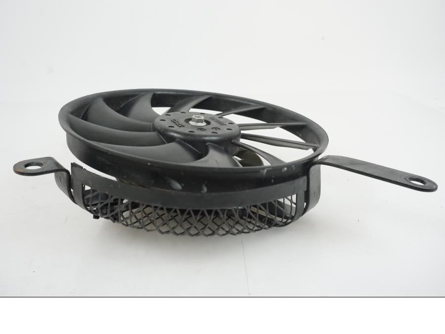 Höger sida på Vattenkylfläkt från en Suzuki GSX-R 750 -2009 motorcykel.