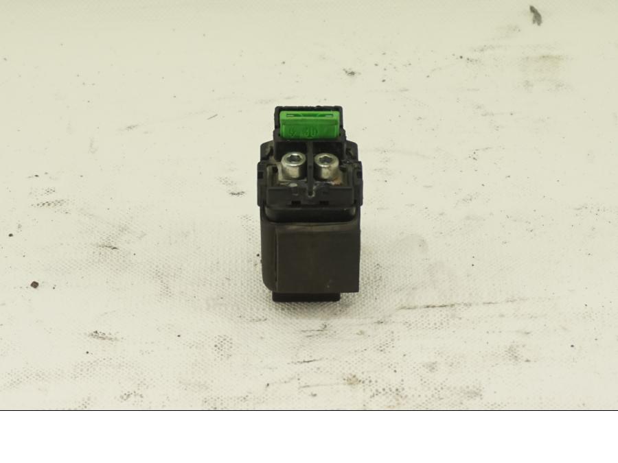 Framsidan på Startrelä från en Honda CBR 900 RR -1998 motorcykel.