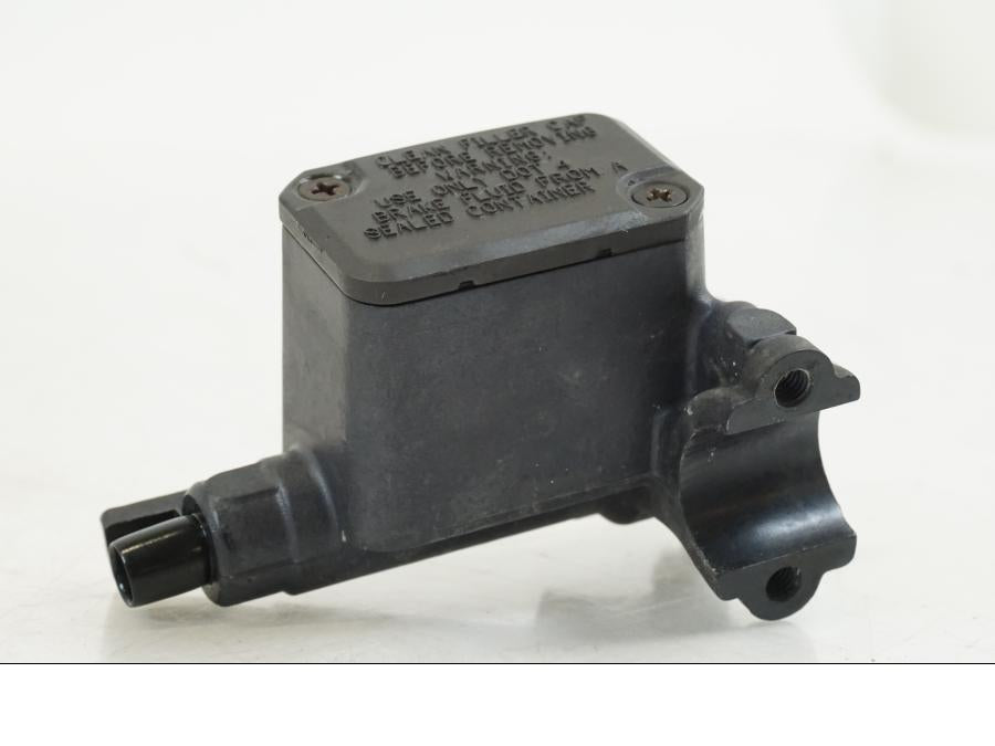 Framsidan på Bromshuvudcylinder från en BMW F 650 CS -2003 motorcykel.