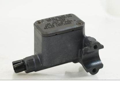 Framsidan på Bromshuvudcylinder från en BMW F 650 CS -2003 motorcykel.