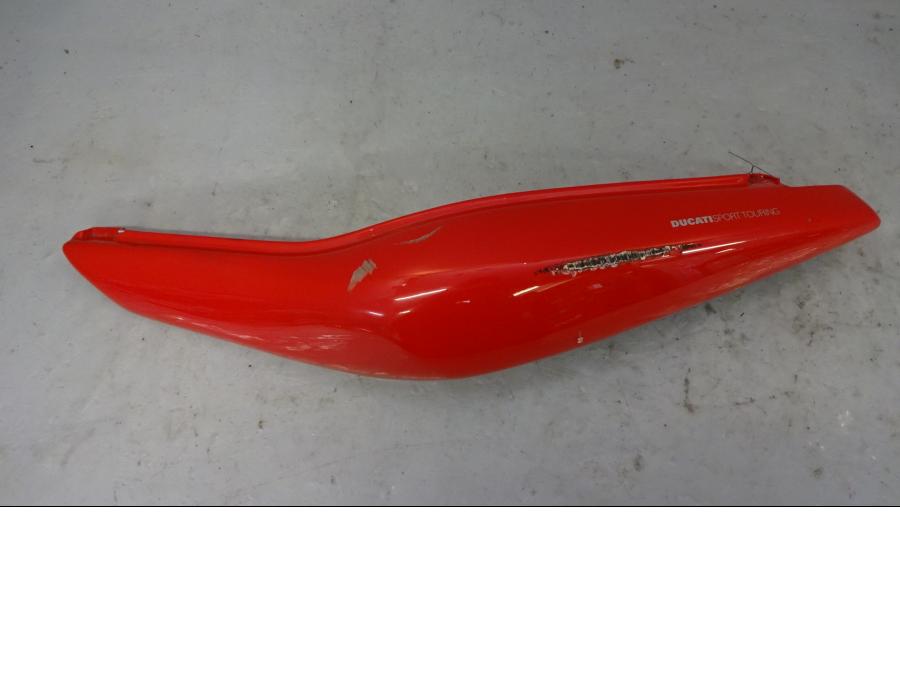 Framsidan på Bakvinge från en Ducati ST2 -2001 motorcykel.