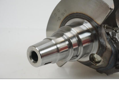 Baksidan på Vevaxel från en KTM 1290 Super Duke R -2021 motorcykel.