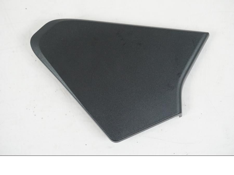 Framsidan på Sidopanel från en KTM 1290 Super Duke R EVO -2023 motorcykel.