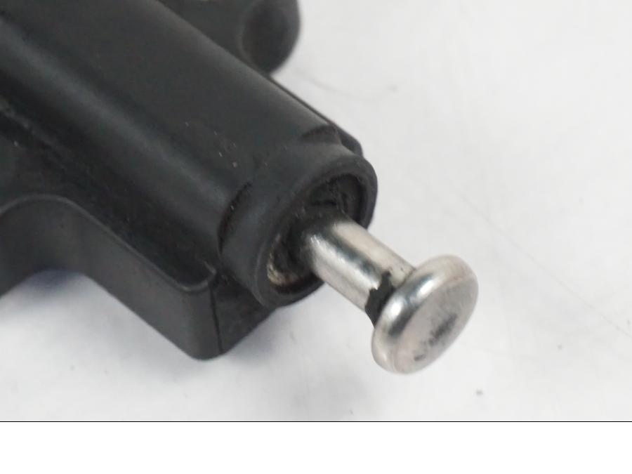 Vänster sida på Sidostödsbrytare från en Yamaha YZF 1000 R1 -2007 motorcykel.