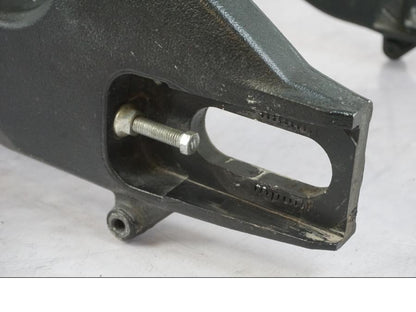 Vänster sida på Sving från en Suzuki GSX-S 1000 -2017 motorcykel.