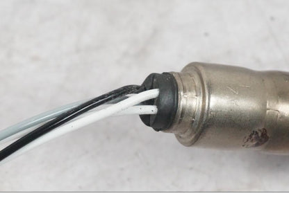 Vänster sida på Lambdasond från en Ducati Multistrada V4 -2024 motorcykel.