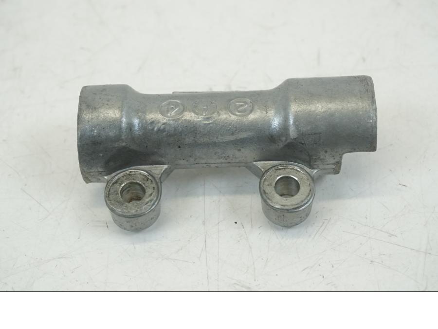 Höger sida på Bromsfördelare från en Honda CB 750 -2002 motorcykel.