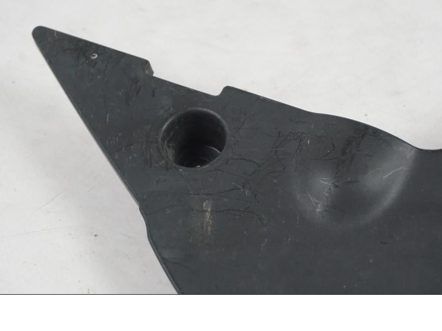 Höger sida på Sidkåpa innerplast från en Kawasaki ER-6N ABS -2010 motorcykel.