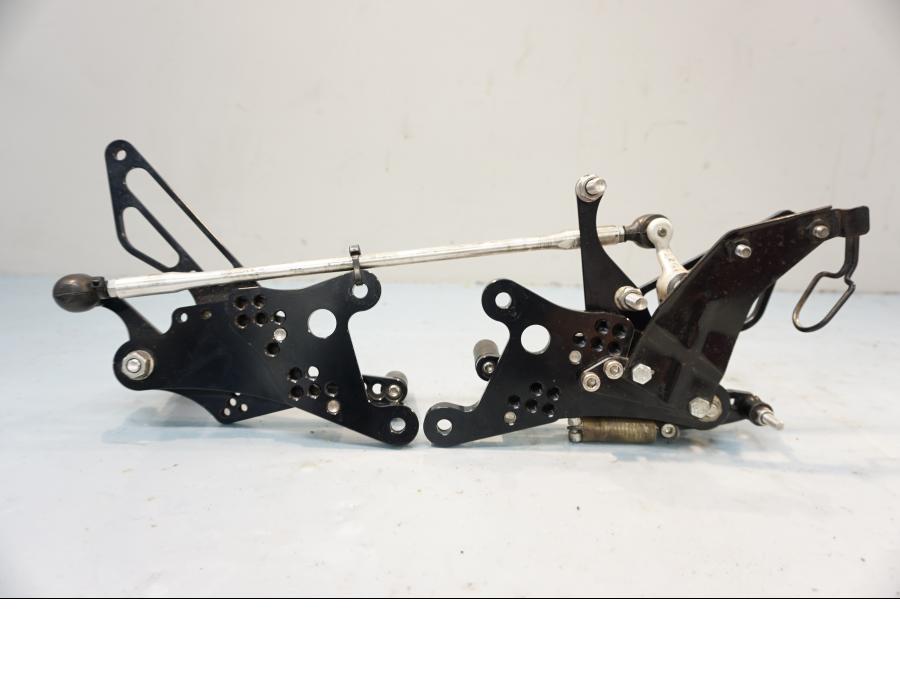 Baksidan på Fotreglage från en Yamaha YZF 1000 R1 -2006 motorcykel.