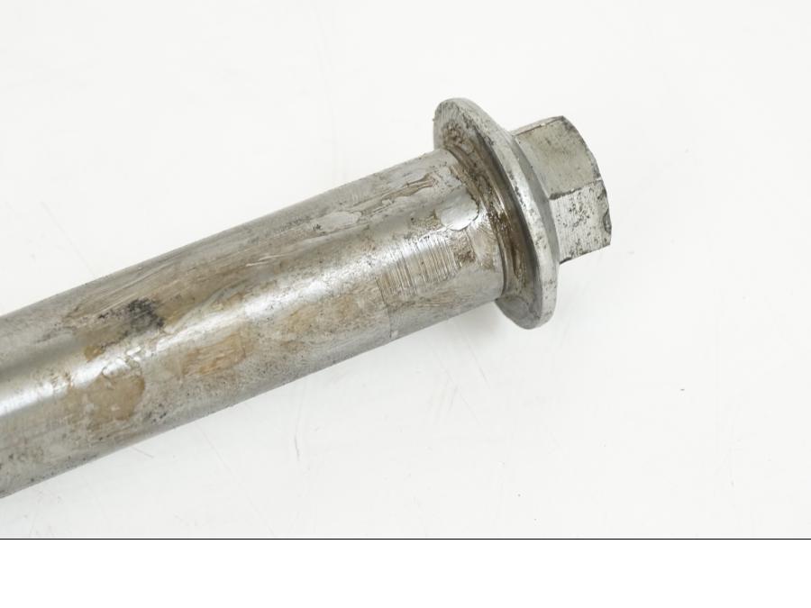 Höger sida på Axel från en Kawasaki VN 1500 -1996 motorcykel.