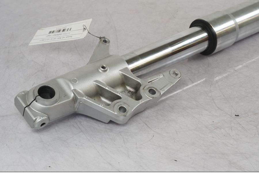 Extrabild1 på Gaffelben från en Suzuki VZ 800 -2000 motorcykel.