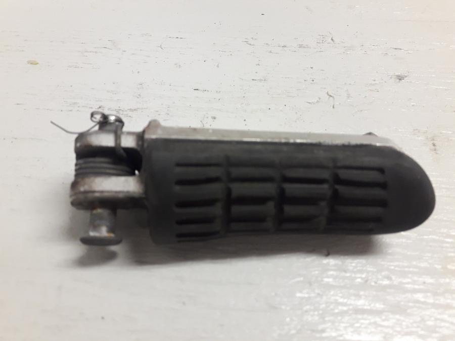 Baksidan på Fotpinne från en Honda CBR 1000 F -1999 motorcykel.