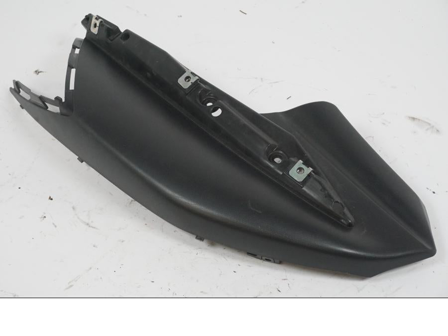 Vänster sida på Sidkåpa från en Yamaha XJ 6 -2011 motorcykel.