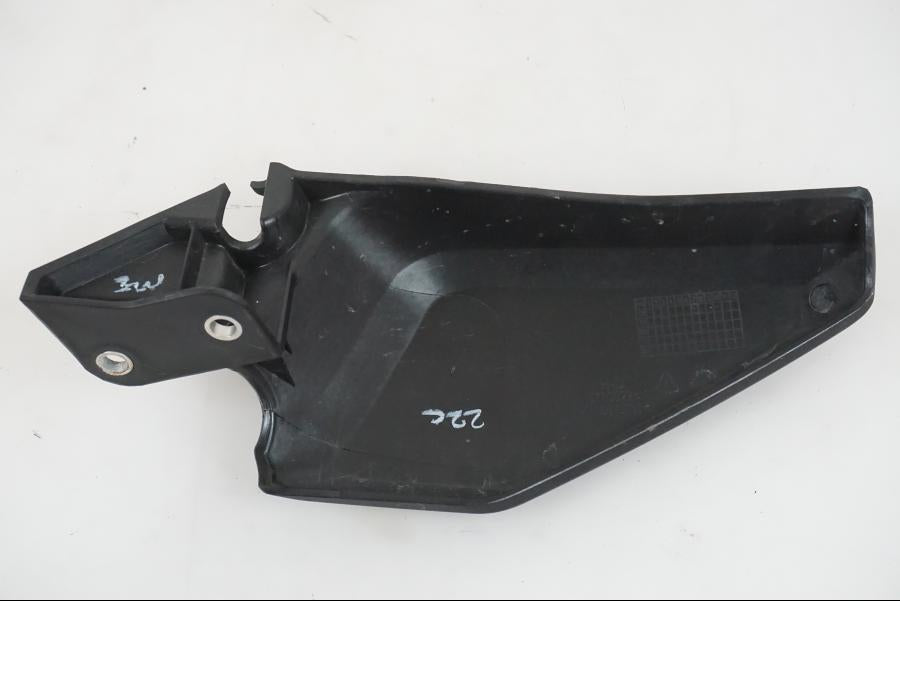 Baksidan på Bensintankskåpa från en H-D Adventure Pan America Special RA1250S -2021 motorcykel.