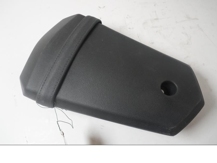 Framsidan på Sadel från en Yamaha YZF-R 125 -2010 motorcykel.