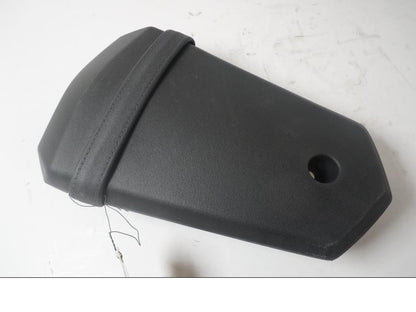 Framsidan på Sadel från en Yamaha YZF-R 125 -2010 motorcykel.