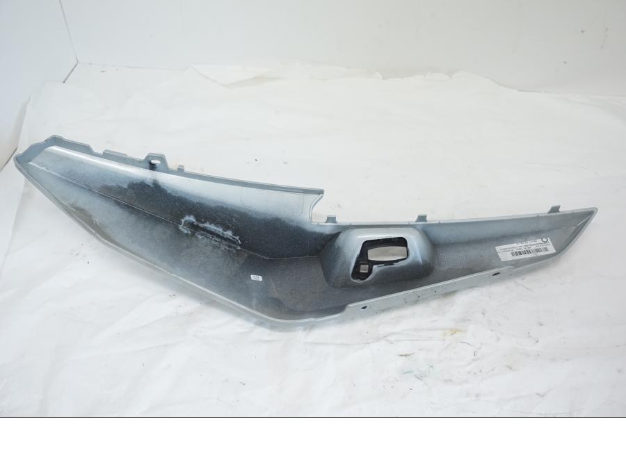 Höger sida på Sidopanel från en BMW K 1600 -2015 motorcykel.