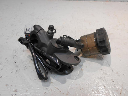 Framsidan på Bromshuvudcylinder från en Kawasaki Ninja H2 -2018 motorcykel.