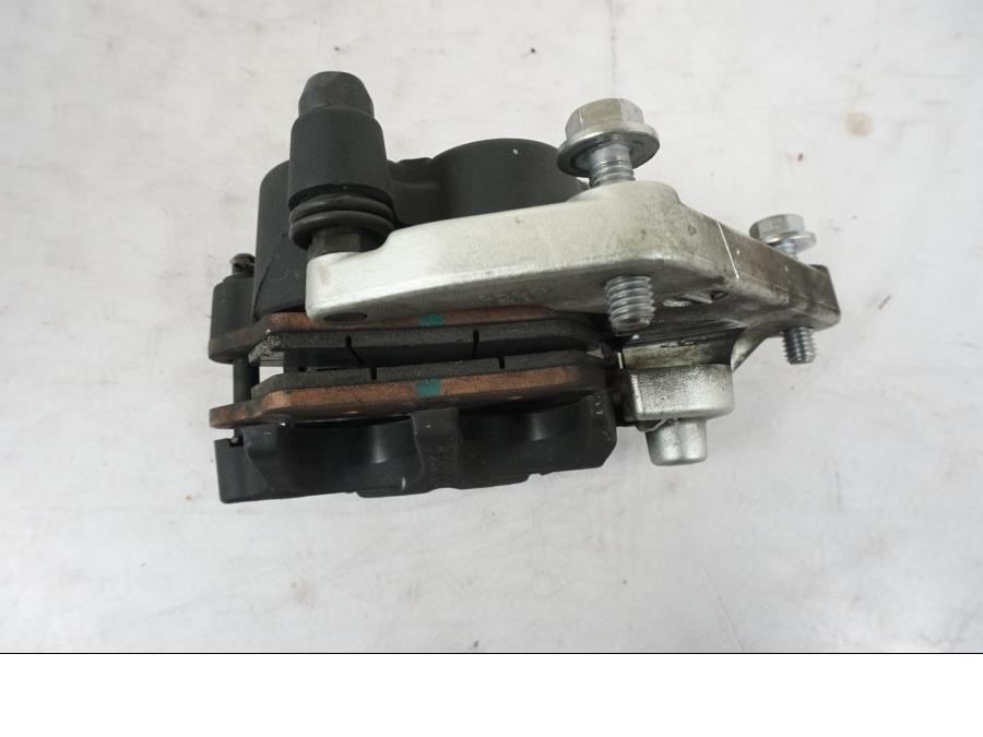 Vänster sida på Bromsok från en Triumph Bonneville T120 -2021 motorcykel.