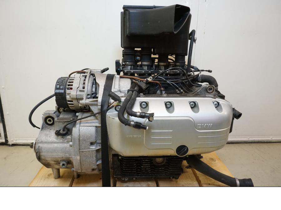 Framsidan på Motor från en BMW K 1200 LT -2004 motorcykel.