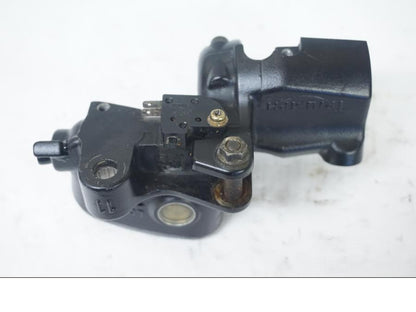 Höger sida på Bromshuvudcylinder från en Triumph Bonneville -2001 motorcykel.