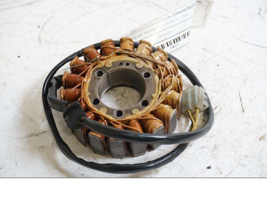 Framsidan på Generator från en Ducati Monster 900 -2000 motorcykel.