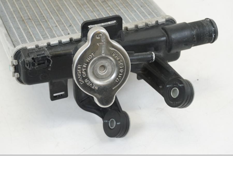 Snett nerifrån på Vattenkyl från en BMW R 1250 GS -2019 motorcykel.