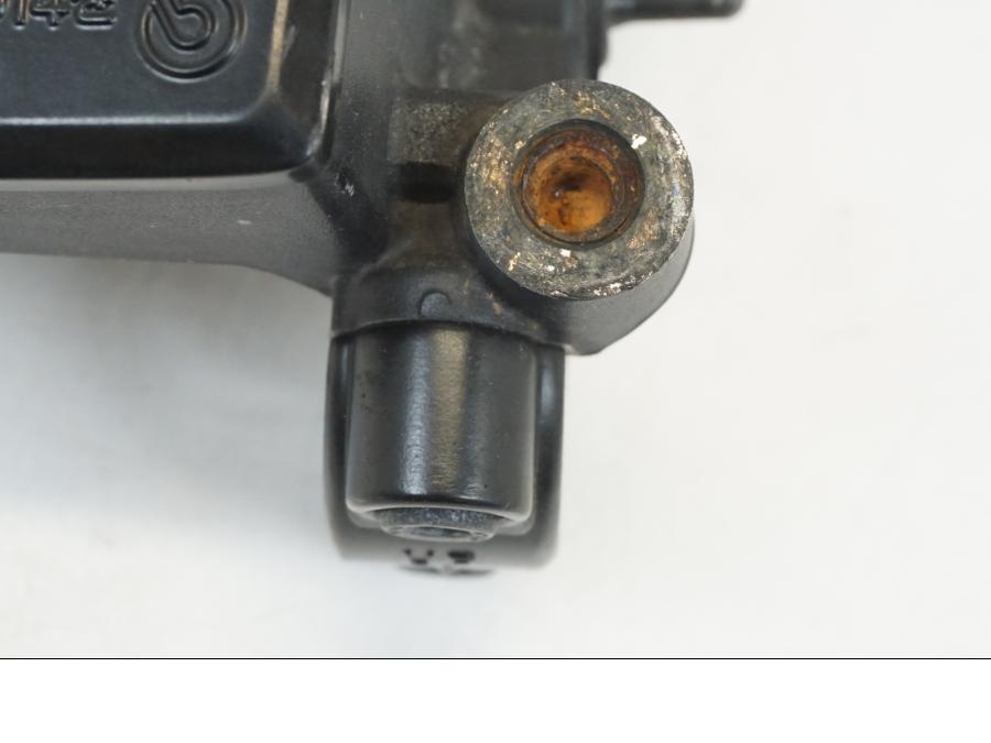 Snett uppifrån på Bromshuvudcylinder från en Yamaha XSR 700 -2016 motorcykel.