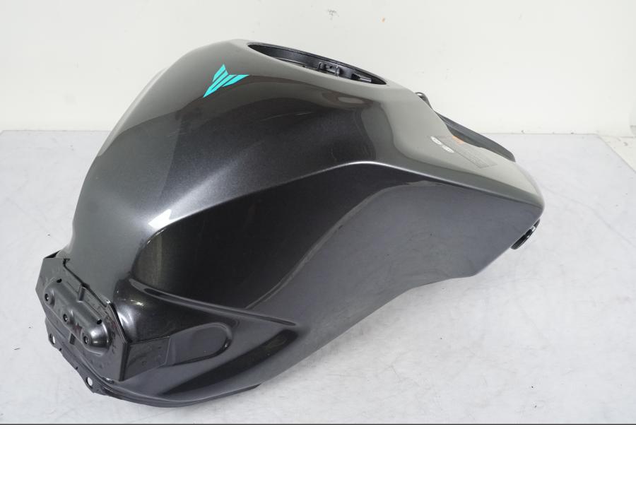 Framsidan på Bensintank från en Yamaha MT-09 -2024 motorcykel.