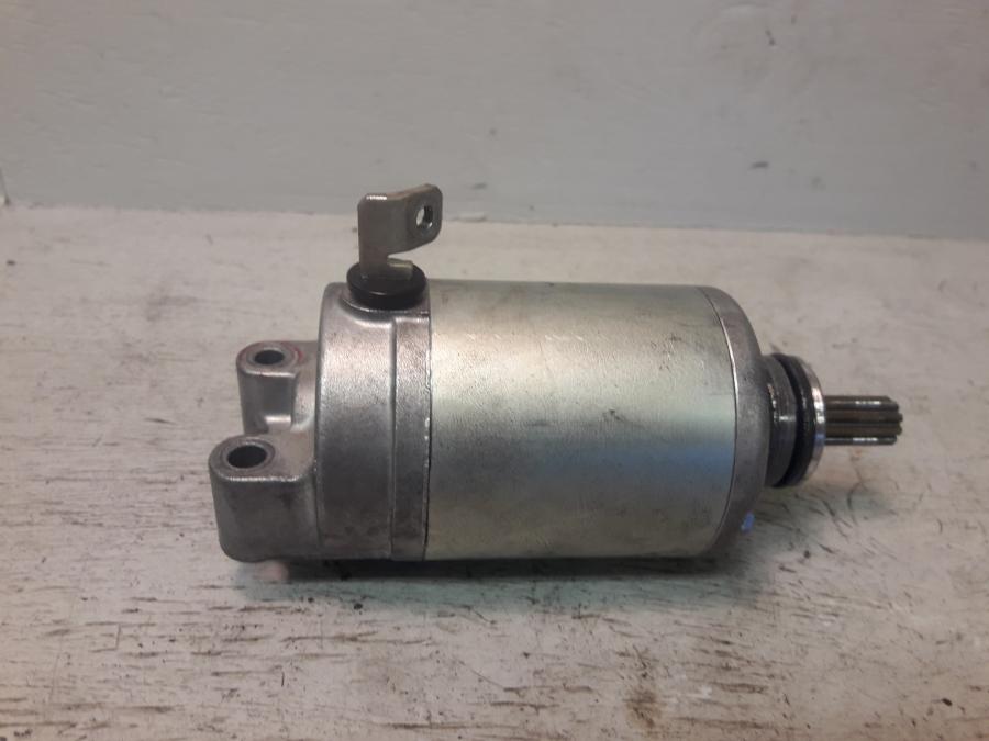 Framsidan på Startmotor från en Kawasaki ZX-6R -2008 motorcykel.