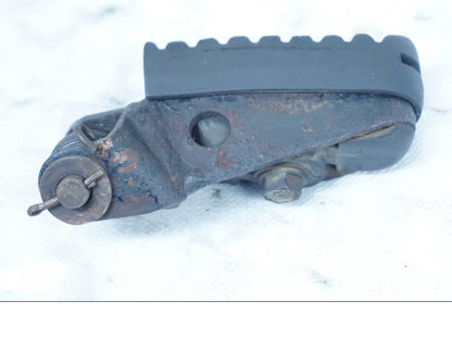 Baksidan på Fotpinne från en Honda XL 600 V -1994 motorcykel.