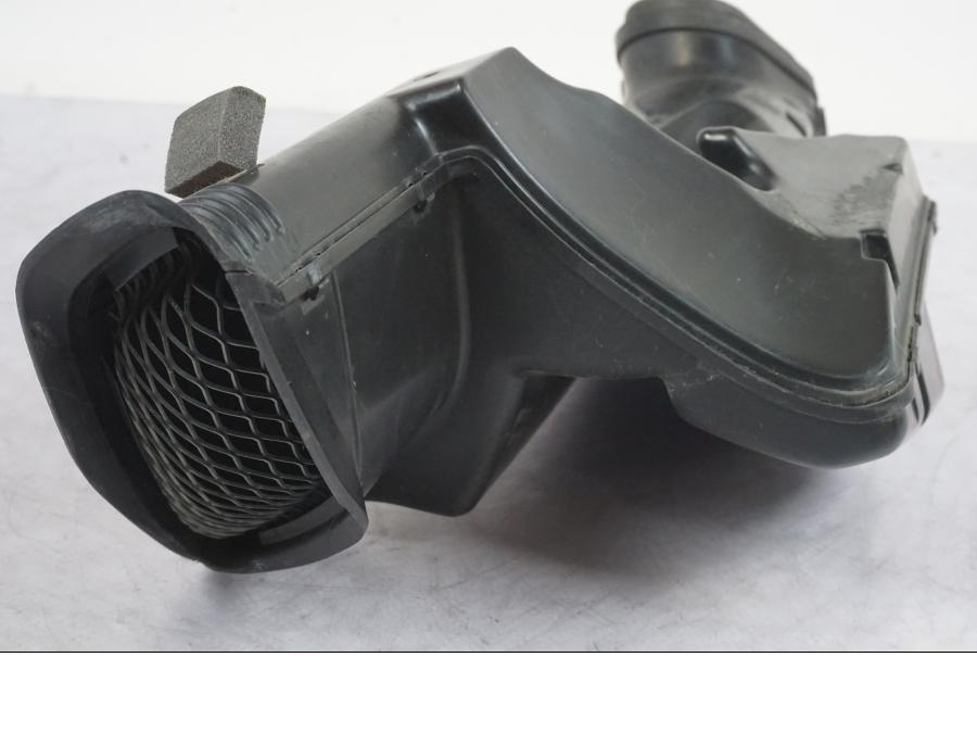 Framsidan på Luftrör från en Suzuki GSX-R 750 -2007 motorcykel.