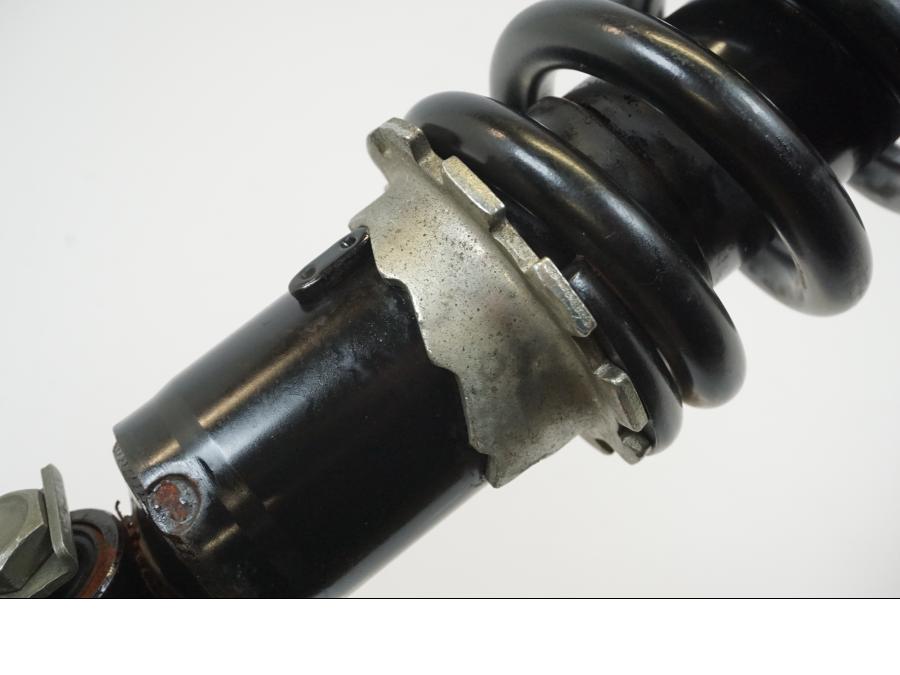 Snett uppifrån på Stötdämpare från en Yamaha XT 660 R -2004 motorcykel.