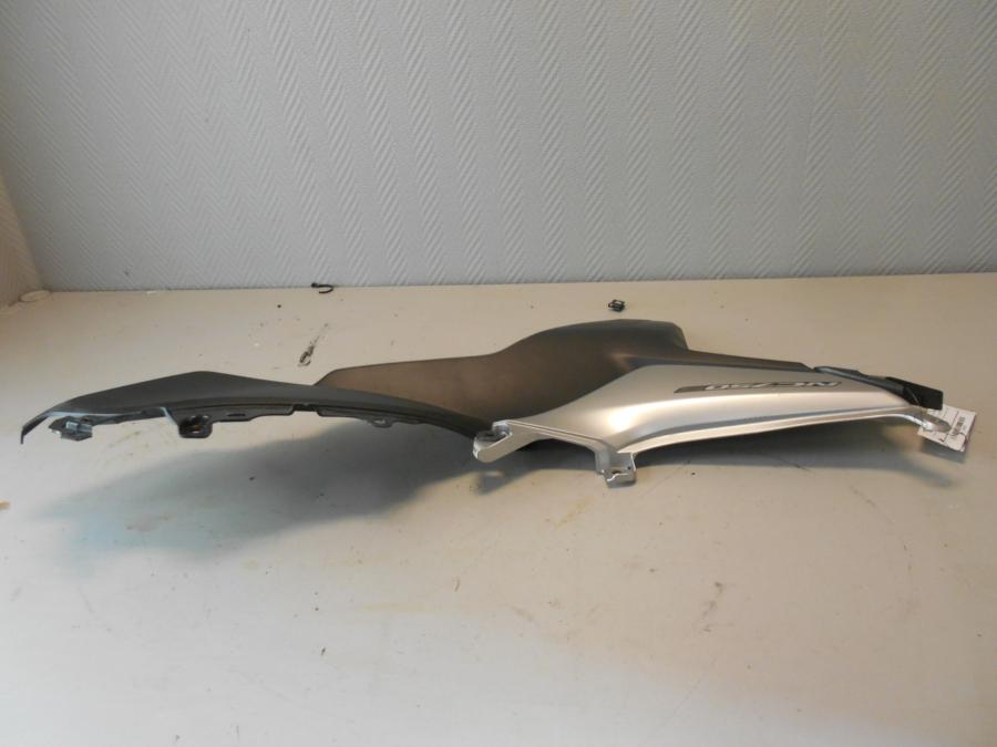 Höger sida på Sidkåpa från en Honda NC 750 S -2017 motorcykel.