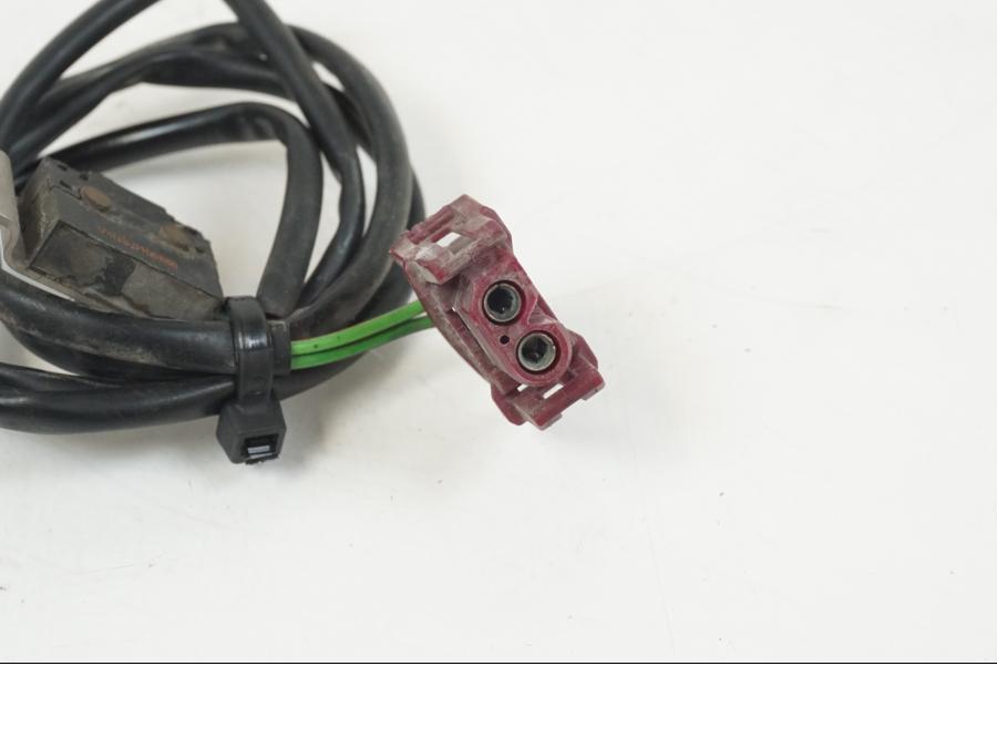 Baksidan på Bromsljuskontakt från en BMW F 650 CS -2002 motorcykel.