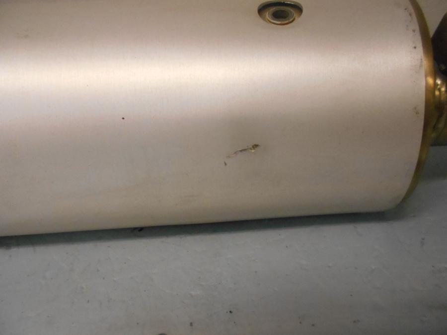 Baksidan på Ljuddämpare från en Ducati Monster 696 -2009 motorcykel.