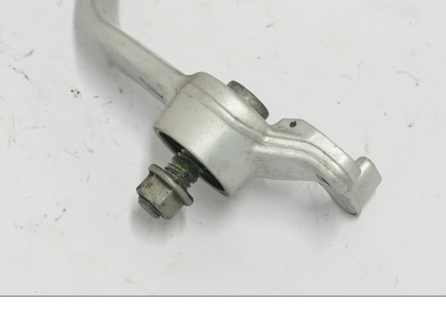 Vänster sida på Bromspedal från en KTM 690 Duke -2016 motorcykel.