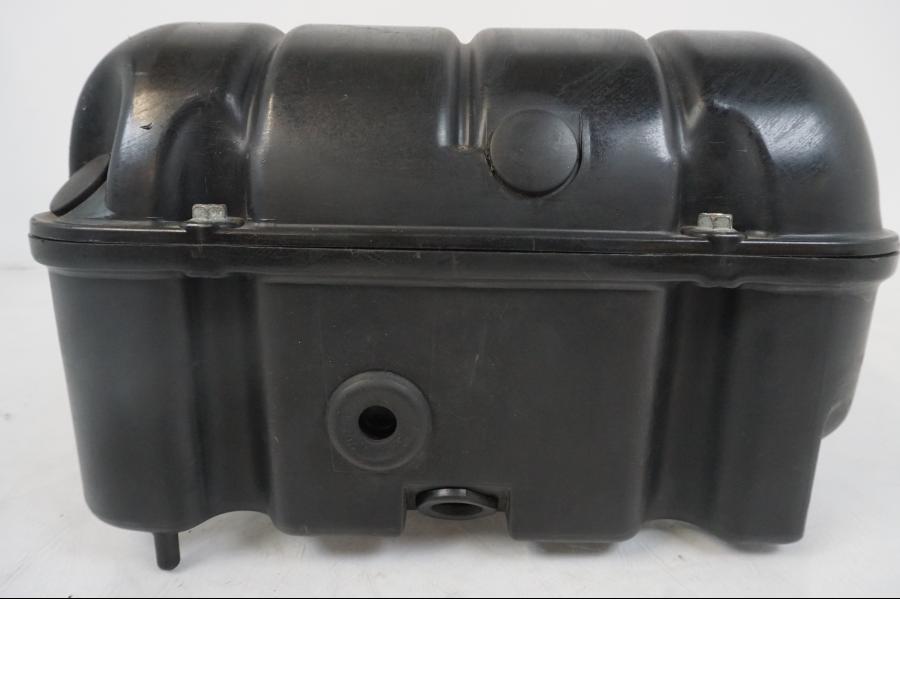 Baksidan på Luftburk från en Kawasaki ZZR 1100 -1994 motorcykel.