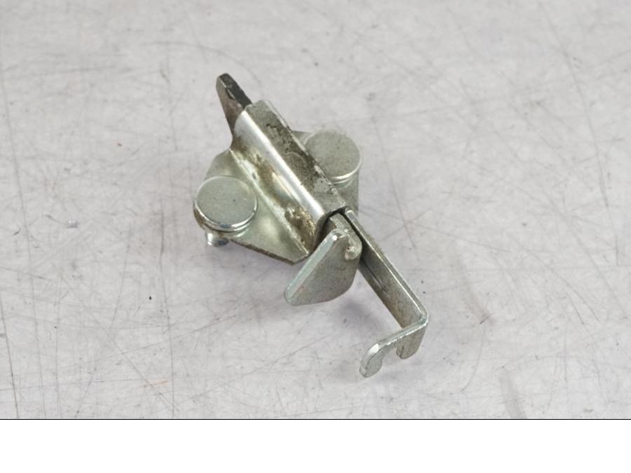 Baksidan på Sadellåsmekanism från en Yamaha MT-09 SP -2018 motorcykel.