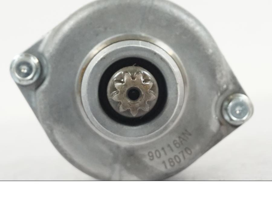 Höger sida på Startmotor från en Kawasaki Z 900 -2019 motorcykel.